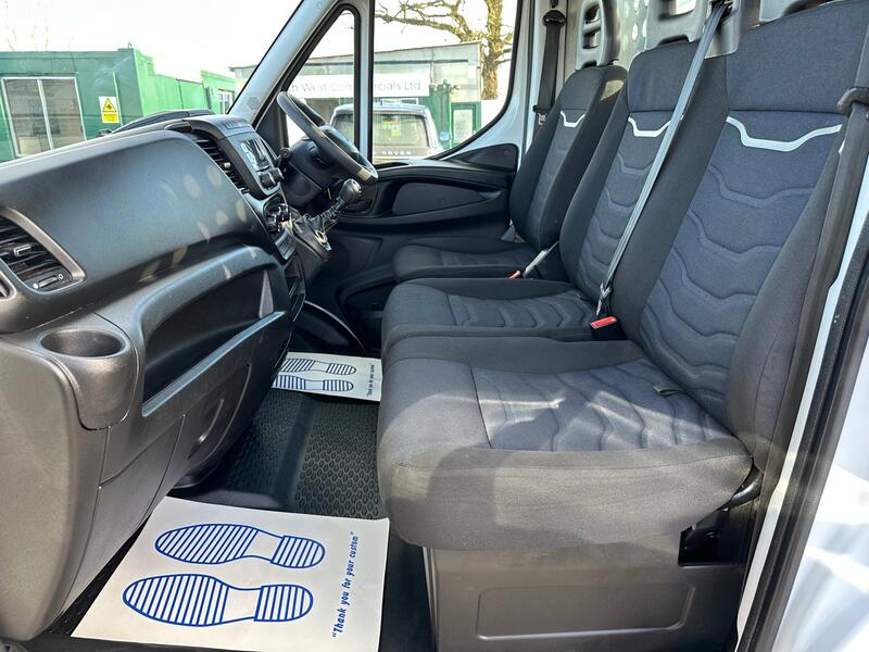 View IVECO DAILY DROPSIDE 14FT BED TWIN REAR WHEEL AIR CON