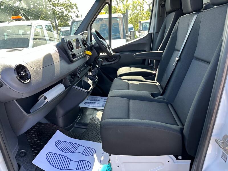 View MERCEDES-BENZ SPRINTER LWB 2.0 315 CDI Progressive 