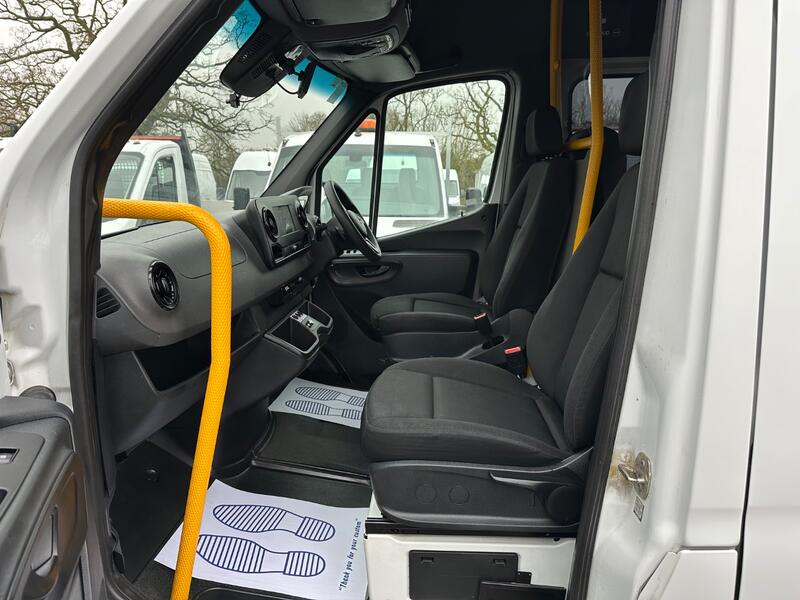 View MERCEDES-BENZ SPRINTER 516 CDI WAV MINIBUS AIR CON NAV AUTO