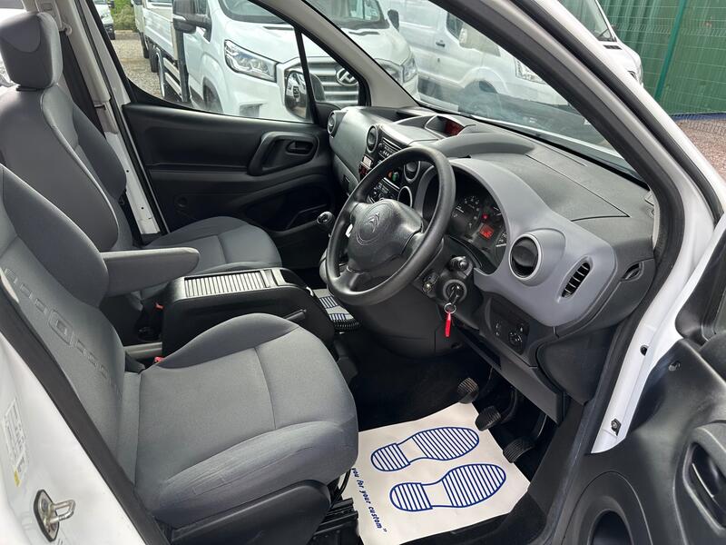 View CITROEN BERLINGO DOG VAN DOG UNIT